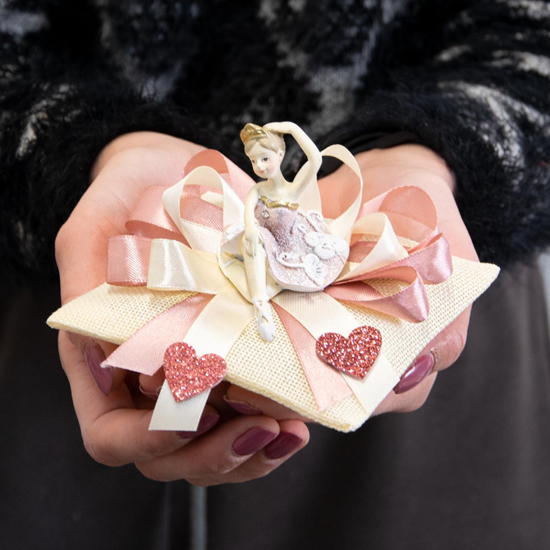 Bomboniere Comunione Femmina Albalù - Sacchetti Organza Rosa Con Crocifisso Argentato E Confetti - 2