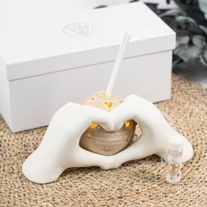 Bomboniere 2026 Linea Especial Profumatore a LED Sfera con cuoricini tenuta fra mani simbolo cuore con frase in ceramica