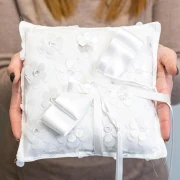 Cuscino Portafedi Matrimonio elegante con margherite - Alta Qualità
