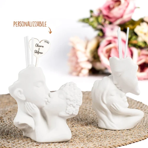 Bomboniere 2025 Matrimonio Profumatori in ceramica con coppia che si bacia