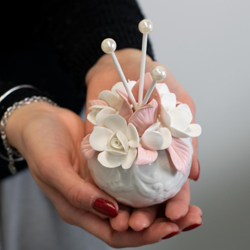 Bomboniera Elegante Profumatore con Rose in ceramica bianca e rosa