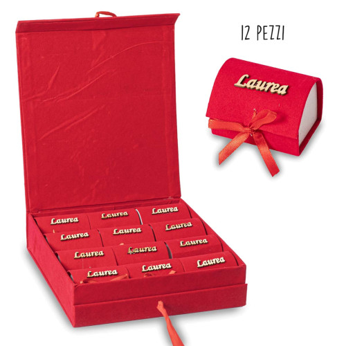Contenitore grande con 12 scatoline Portaconfetti per Laurea a forma di cofanetto rosse con decoro in legno