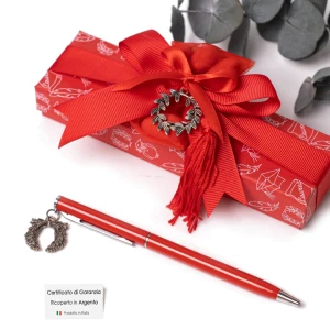 Bomboniere Laurea Penna in argento rossa con ciondolino corona d'alloro