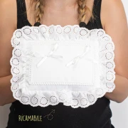 Cuscino Portafedi punto croce con bordo in pizzo