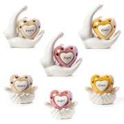 Bomboniera 2026 Pensiero in Porcellana Cuore Traforato su Mano