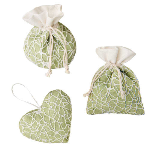<p>sacchetti verdi con rete bianca porta confetti per bomboniere matrimonio