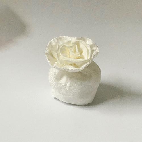 Ultimi 46 pezzi Bomboniera Sacchettino portaconfetti con Rosa Bianco
