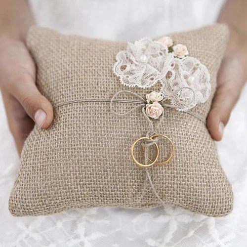 cuscino portafedi yuta per matrimonio shabby chic