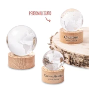 Bomboniere 2027 Tema Viaggio Mappamondi con base in legno a LED personalizzabile
