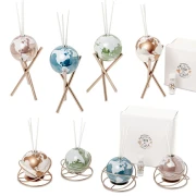 Bomboniere 2026 Linea Fantasy Profumatore con mondo in vetro e cerchi in metallo o sostenuti da stand