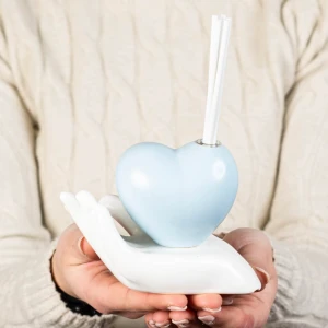 Profumatore Mano con Cuore in ceramica Celeste