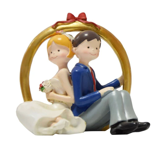 cake topper SIMPATICO sposo e sposa seduti nella fede 