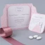 Partecipazione Nozze Originale Sposi su tema rosa - London