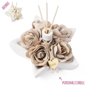 Bomboniera Profumatore con Rose e base a stella con personalizzazione fatto a mano da ROSA