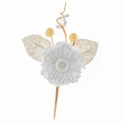 Rametto Fiore bianco in tessuto con bottone in Offerta stock
