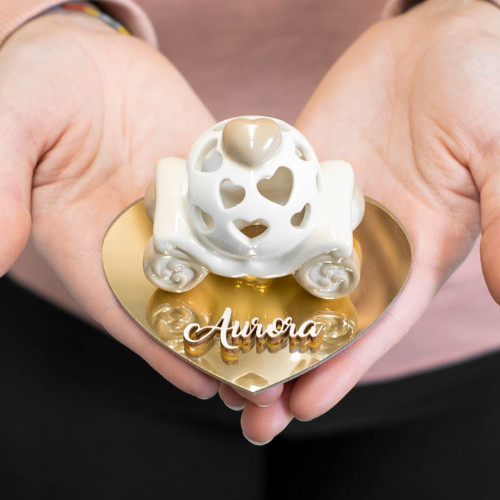 Bomboniera Carrozza in ceramica su base oro con nome personalizzabile
