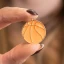 ciondolo pallone da basket in metallo per bomboniere
