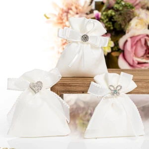 Bomboniere 2026 Linea Brilla Sacchettini Portaconfetti Bianchi e dettaglio con brillantini