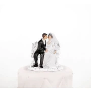 cake topper sposi seduti su panchina per torta matrimonio