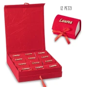 Ultimo Pezzo  Contenitore grande con 12 scatoline Portaconfetti per Laurea a forma di cofanetto rosse con decoro in legno