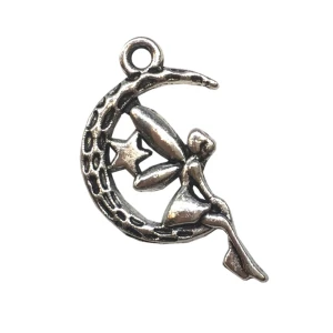 ciondolo fata su luna in metallo per bomboniere,  ottimo per confezionare bomboniere sacchetti e scatoline portaconfetti, misura 2.5x1.5 cm