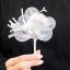 Fiore doppio bianco con Racchette portaconfetti in Offerta stock